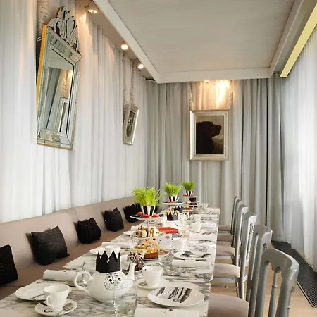 Sanderson London-3