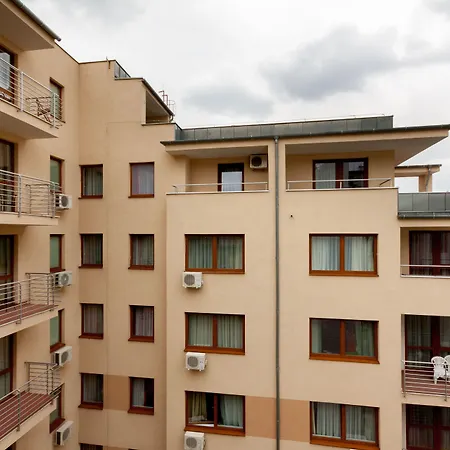 Corvin Plaza Apartments & Suites-2