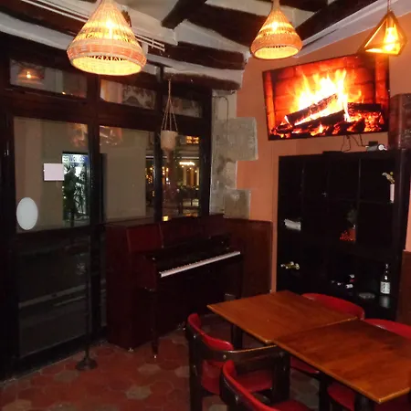 Hotel Les Degres De Notre Dame-3