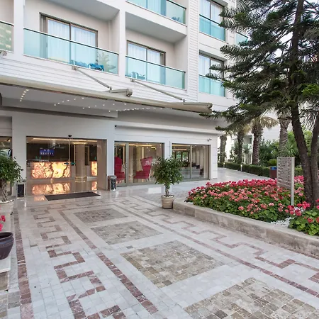 Falcon Hotel-2