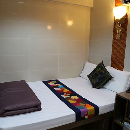 Russian Hostel-2