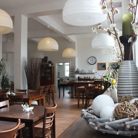 Guesthouse Eleven Hotel-3