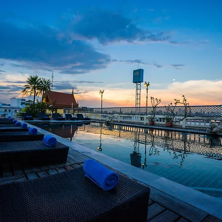 D&D Inn Khaosan-3