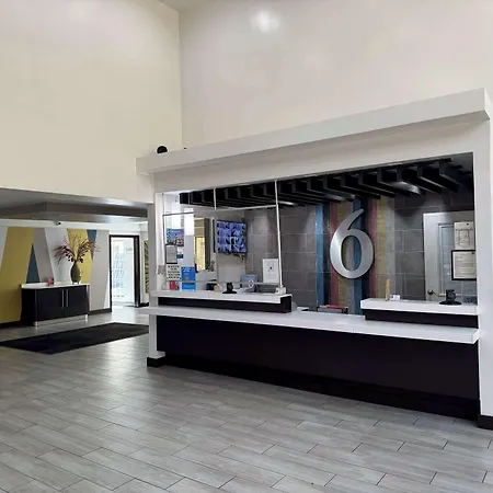 Motel 6 Hollywood-2