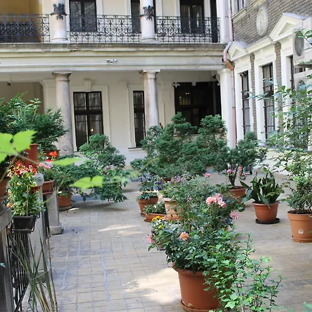 Omega Guesthouse Budapest-2