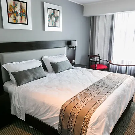 Apart Hotel Petit Palace Suites-2