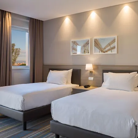 Hampton By Hilton Rome East-3