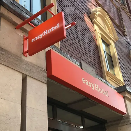 Easyhotel Leeds-3