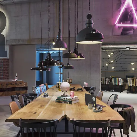Moxy Frankfurt City Center-2