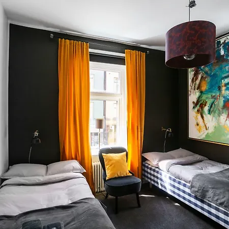 Eight Rooms-2