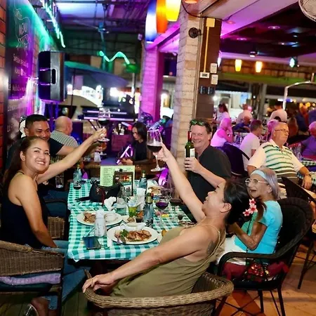 Harrys Hotel Bar & Restaurant-2