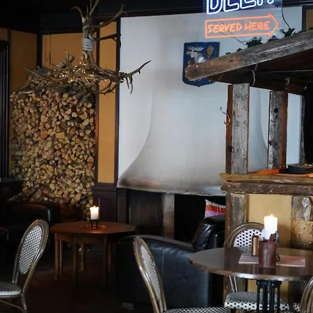 Le Ski Lodge & Steakhouse-3