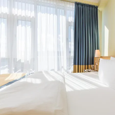 Strand-Hotel Huebner-2
