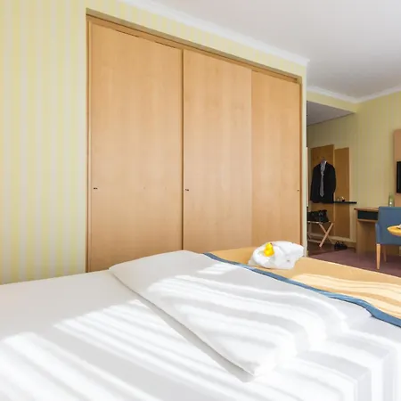 Strand-Hotel Huebner-3