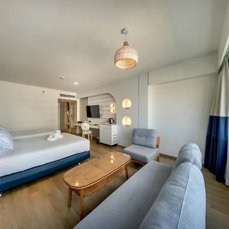 Jomtien Palm Beach Hotel & Resort - Family-Friendly-2