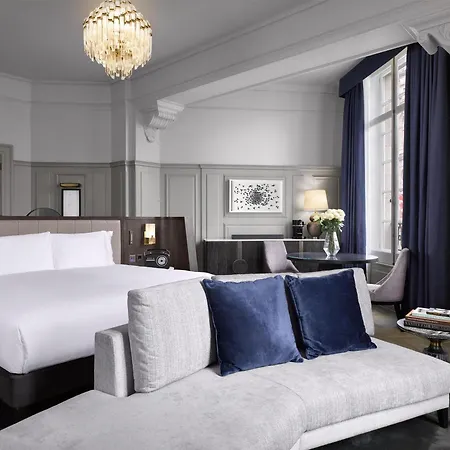 The Trafalgar St James London Curio Collection By Hilton-3