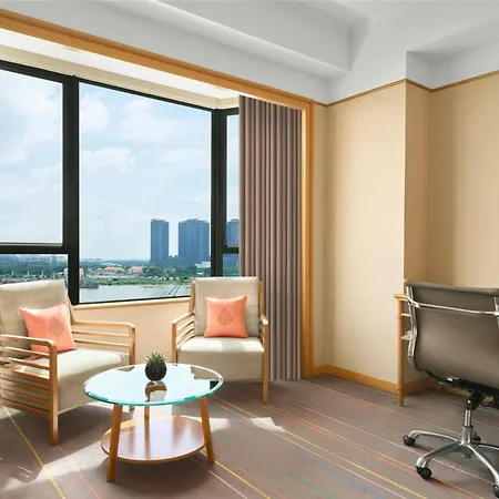 Renaissance Riverside Hotel Saigon-3
