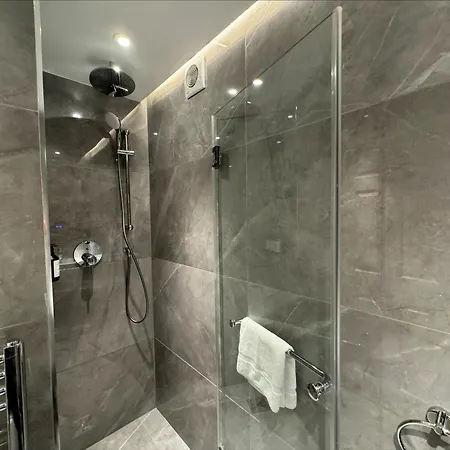 The Leonard Hotel-2