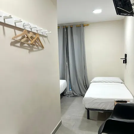 Be Ramblas Guest House-3