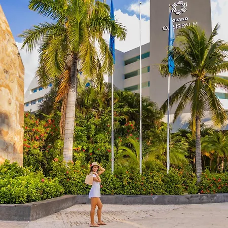 Grand Oasis Palm-3