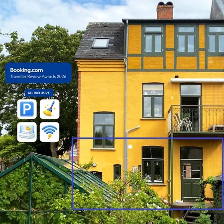 City House With Terrace, Garden And Free Parking-2