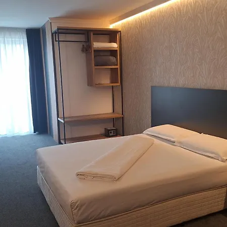 Budapest Hotel - Free Parking-3