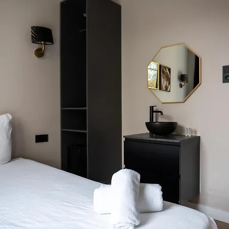 Hotel 83-2