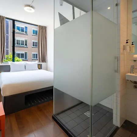 Easyhotel Amsterdam City Centre South-2