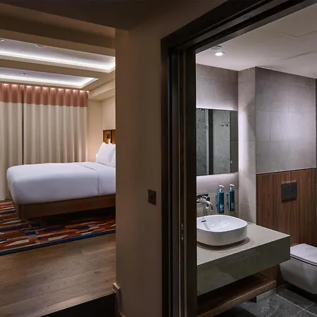 Doubletree By Hilton London - West End-3