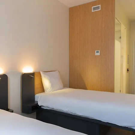 Easyhotel Brussels City Centre-3