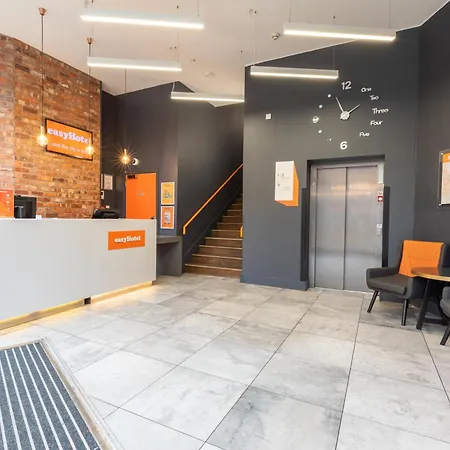 Easyhotel Birmingham-3