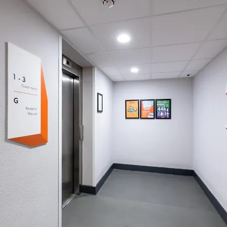 Easyhotel Leeds-2