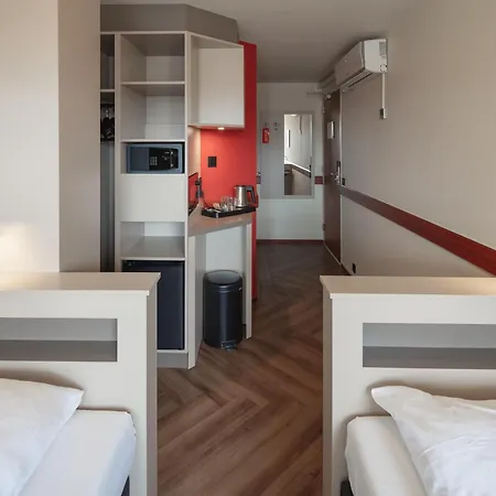 A-Train Hotel-2
