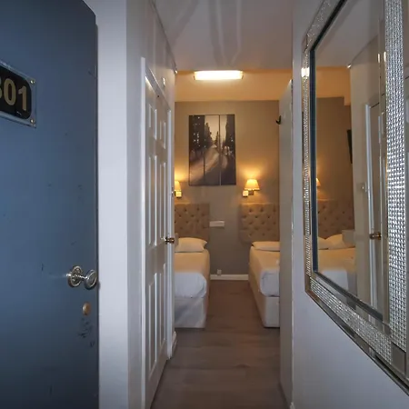 Hyde Park Court Hotel-2