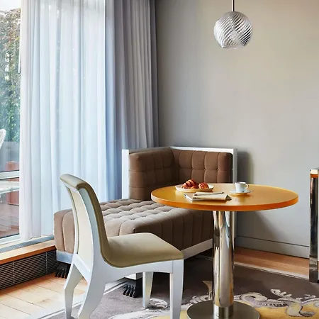 Sanderson London-2
