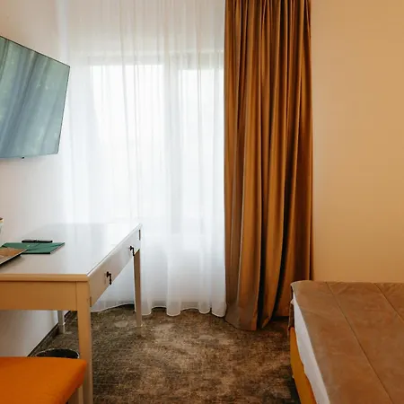 Hotel La Castel Iasi-3