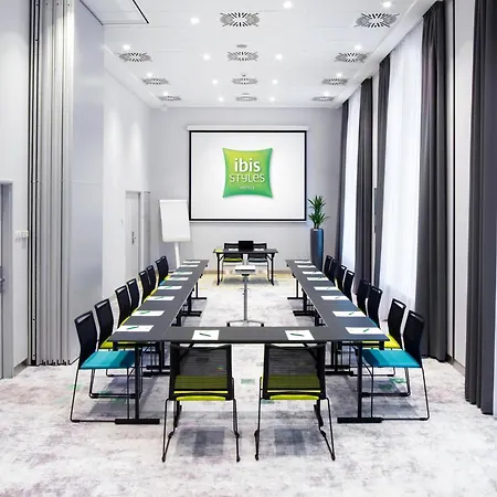 Ibis Styles Budapest Center-3