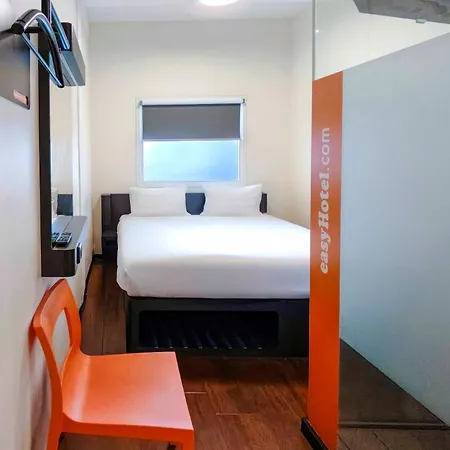 Easyhotel Amsterdam City Centre South-3