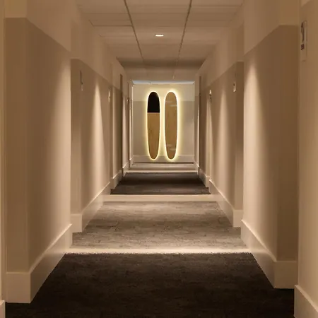 Kimpton Surfcomber Hotel By Ihg-3