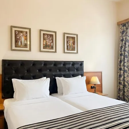 Lotus Family Hotel - Free Parking-3