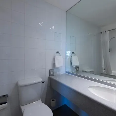 Holiday Inn Express Edinburgh City West By Ihg-3