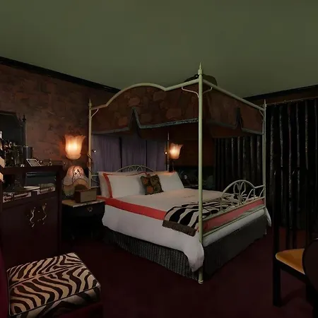 The Lafayette Hotel, Swim Club & Bungalows-2