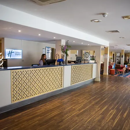 Holiday Inn Express Royal Docks By Ihg-3