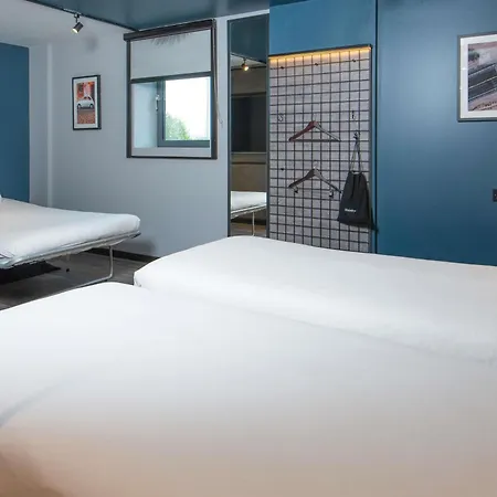 Ibis Styles London Gatwick Airport-3