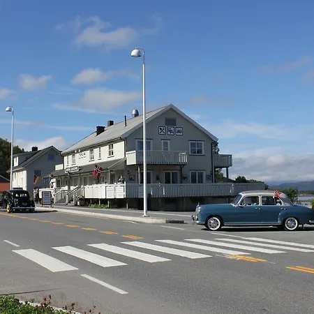 Ulvsvåg Gjestgiveri og Fjordcamping AS-2