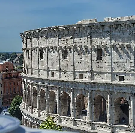 Colosseum Corner-2