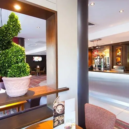 Premier Inn London Gatwick Manor Royal-3