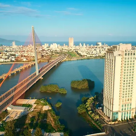 Grand Mercure Danang - 10 Minutes To Airport & 200M To Bach Dang Walking Street-2