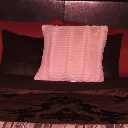 Hollywood Dream Suites-2