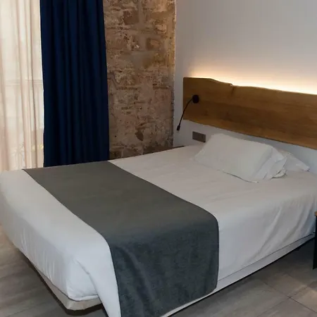Hostal Paris-3